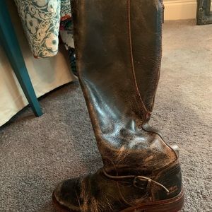 Bedstu distressed leather boots